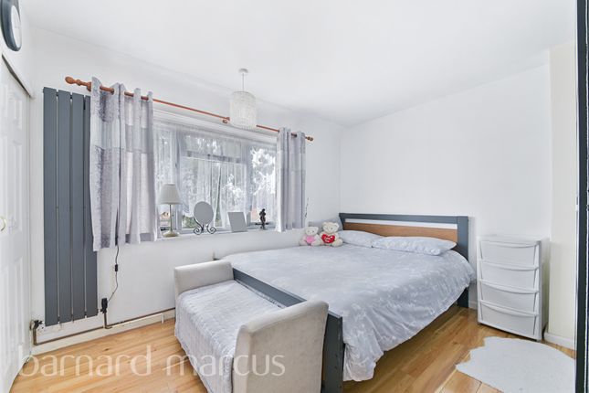 End terrace house for sale in Thornton Road, Carshalton