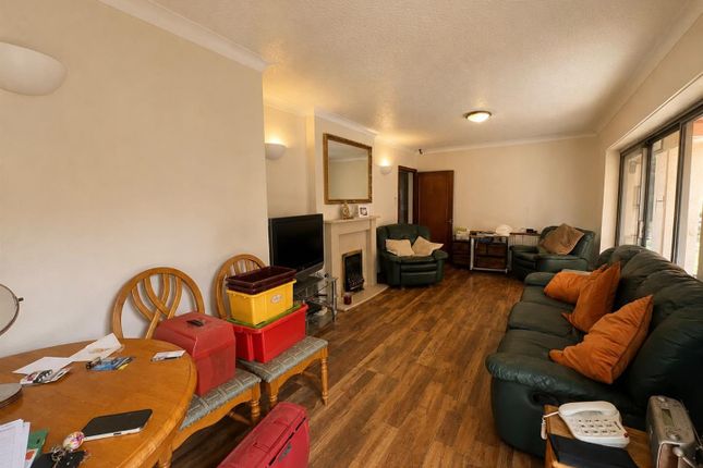 40, Cherry Tree Road, Manchester photo 2
