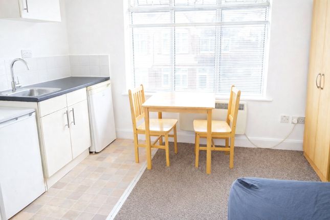 Room 4, 13, Tillotson Road, London photo 2