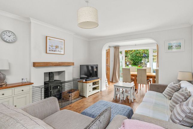 5 Oaktree Close, High Wycombe photo 2