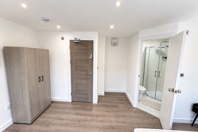 Room 4, 14, The Wye, Hemel Hempstead photo 3