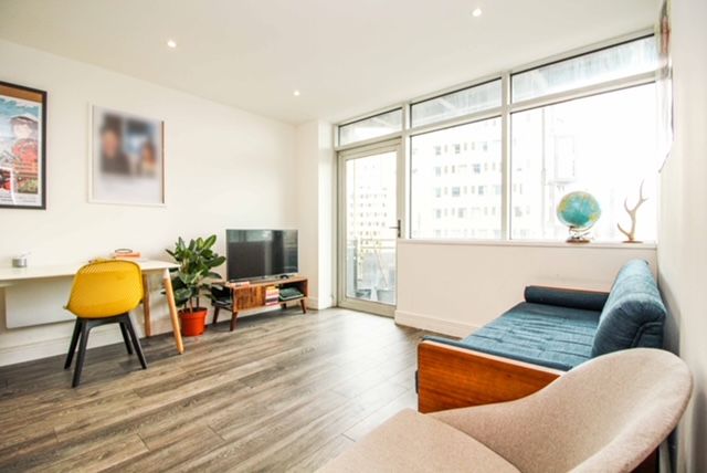 2-bed flat on 47 Gerry Raffles Square, London, £2,500/mo