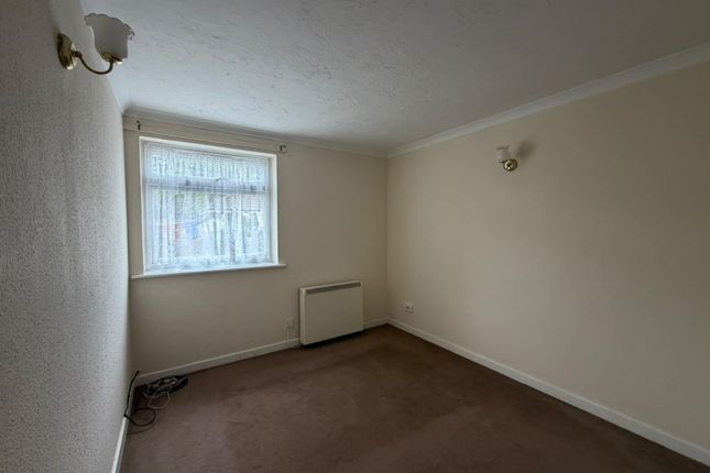 7 Giles Court, Tadley photo 5