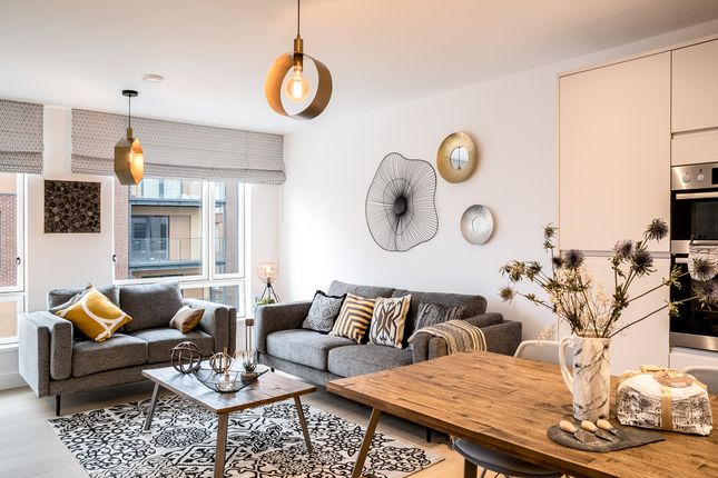 Thumbnail Flat for sale in 399, London