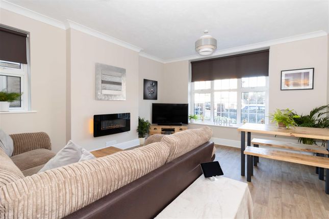 Thumbnail Flat to rent in Cissbury Road, Broadwater, Worthing