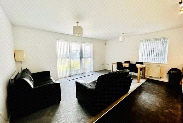 40, The Frame, Openshaw photo 3