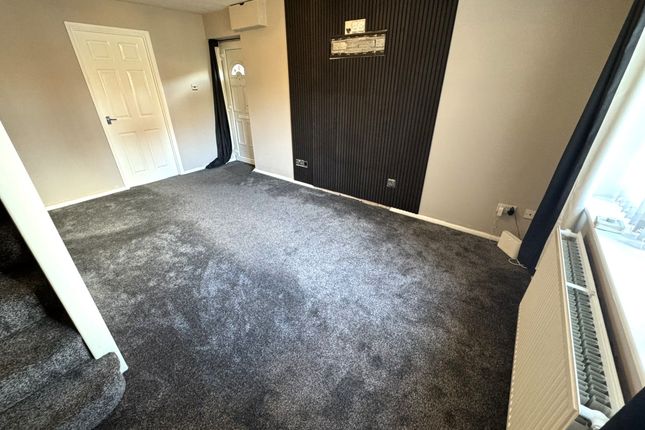9 Barn Farm Close, Bilston photo 3