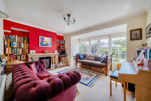 32, Elmside, Surrey photo 3