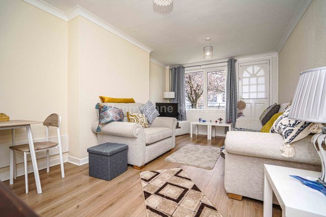 Flat for sale in Thornhill, Johnstone