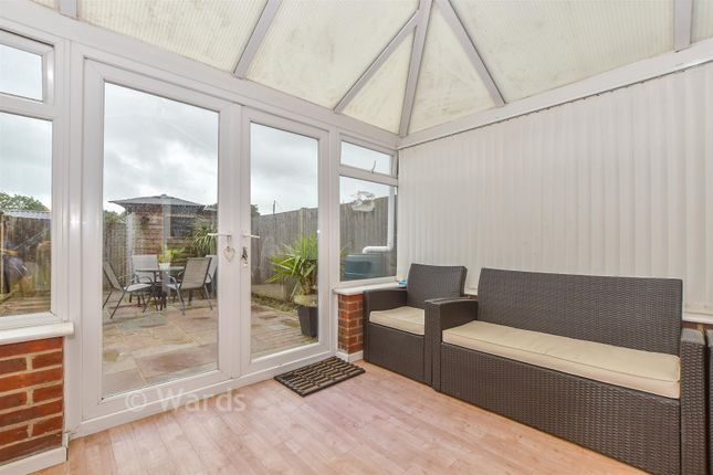 29, Peregrine Close, Hythe photo 3
