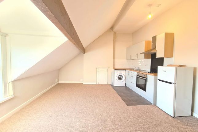 Flat 3, 23, Hookstone Road, Harrogate photo 2