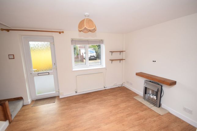 2 Crown Cottages, Pine View Close, Farnham photo 2