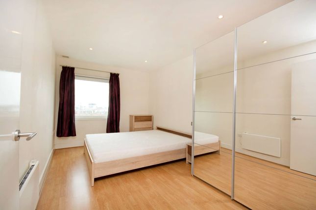 Flat to rent in Empire Square, Borough, London