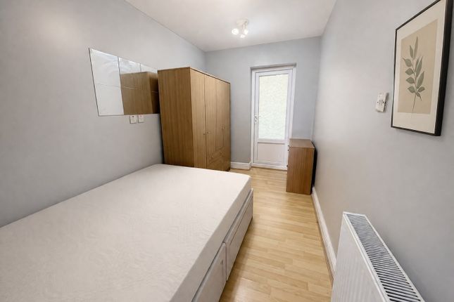 8, Carnanton Road, London photo 5