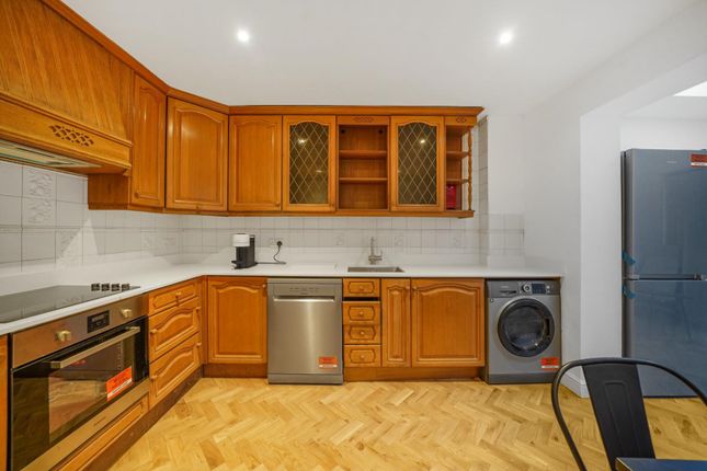 Town house to rent in Brick Lane, Shoreditch
