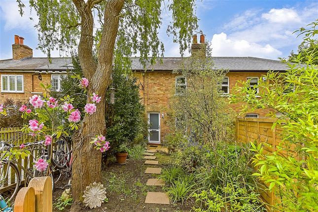 Thumbnail Cottage for sale in Lambourne Square, Lambourne End, Romford, Essex