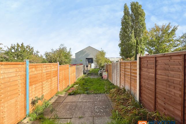 9 Westbourne Place, Grantham photo 2