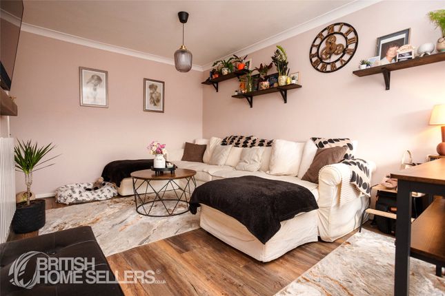 24, Atterbury Close, Kent photo 3