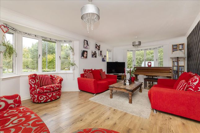 12 Rose Neuk, Bonnyrigg photo 2