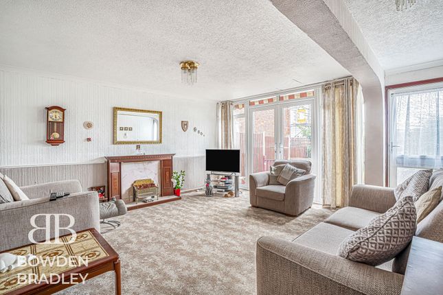 1 Covert Road, Hainault photo 3