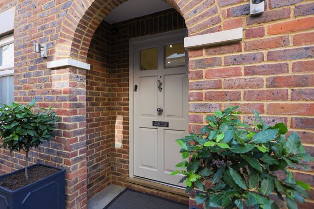 3 Archers Place,, Leatherhead Road, Leatherhead photo 4