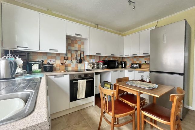 9, Ladbrooke Road, Great Clacton photo 2
