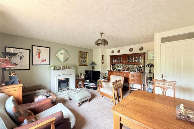 Flat 5, Charlestown Court, Turner Lane, Ashton-Under-Lyne photo 2