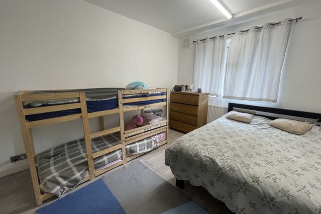 9 South Gardens The Avenue, WEMBLEY photo 4