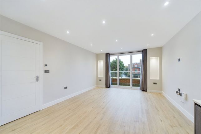 Shoppenhangers Road, Maidenhead photo 4