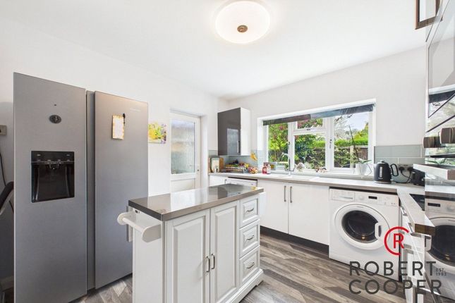 40, Wood Rise, Pinner photo 2