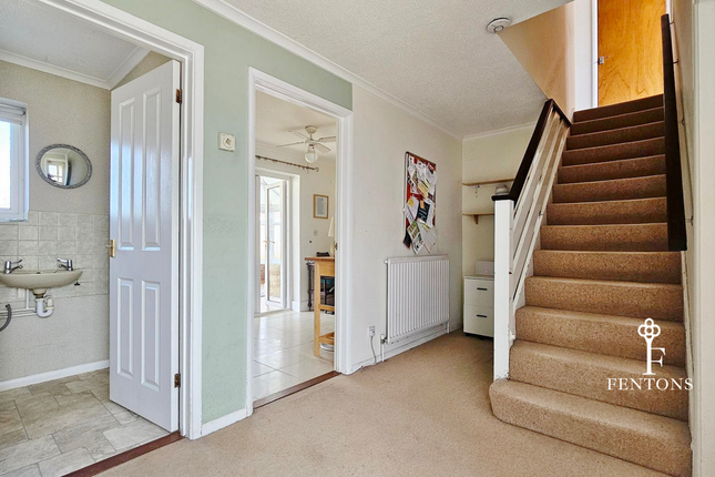 17, Chamberlain Avenue, Walton-on-the-Naze photo 4