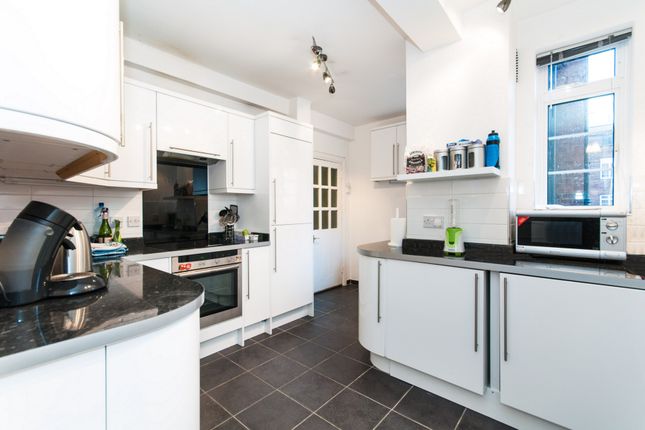 Thumbnail Flat to rent in Latymer Court, Hammersmith Road, Hammersmith