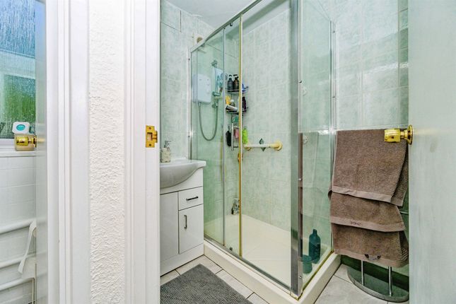 12, Garden Avenue, Hatfield photo 4