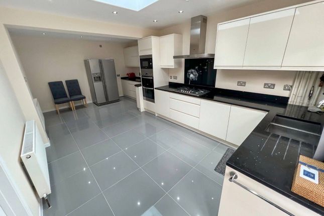 Appletree Avenue, West Drayton photo 3