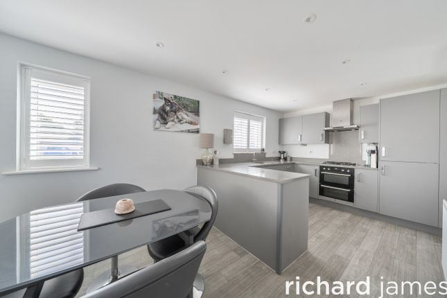 17, Lucknam Crescent, Swindon photo 2
