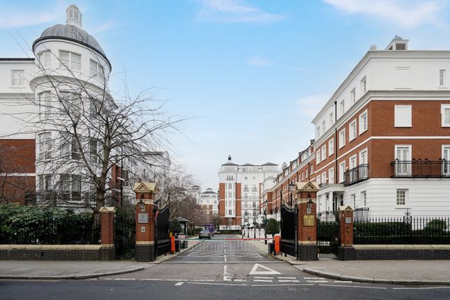 Flat for sale in Stone Hall Gardens, London