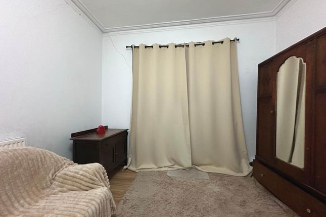 Room 2, Hereford Road, London photo 2