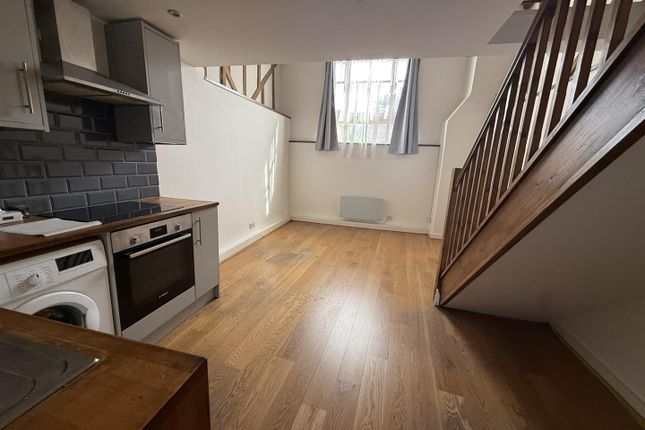 5 Old Barn House, High Street, Borehamwood photo 4