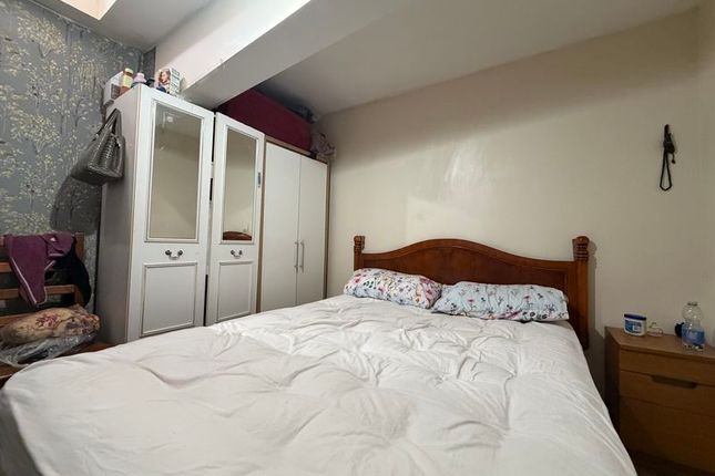 16 Waynes Court, John Street, Luton photo 3