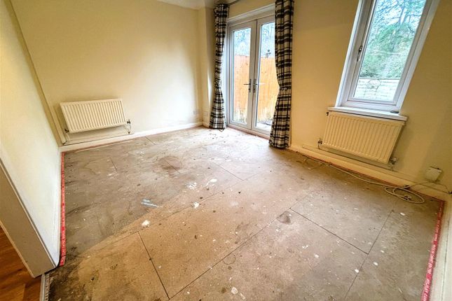 11, Sycamore Court, Port Talbot photo 3