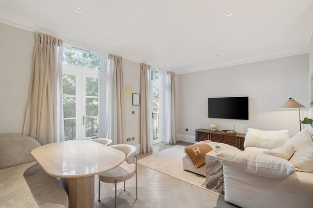 Flat 206 Allen House, 8, Allen Street, London photo 4