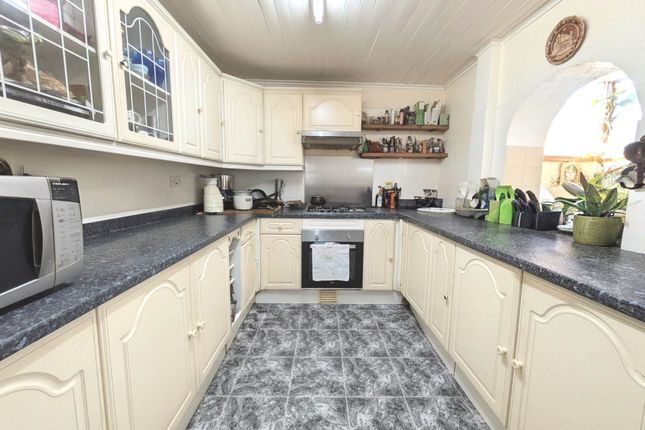 2, Vernon Avenue, London photo 5