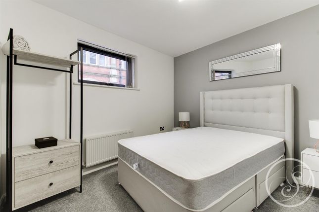 Flat 1, Centre Point, Leeds photo 5