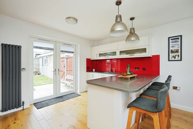 10, Guilford Avenue, Dover photo 3