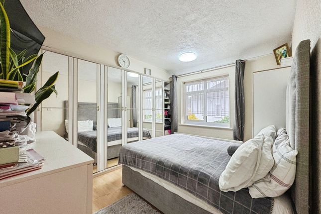1 Fourland Walk, Edgware photo 4