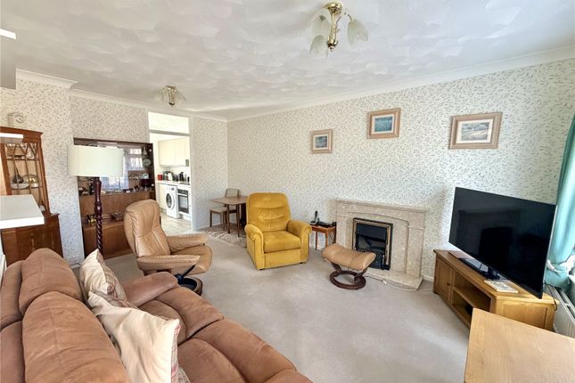 6, Chequers Close, Lymington photo 4