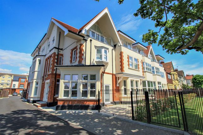 Flat for sale in St Hilda's Mews, Imperial Avenue, Chalkwell
