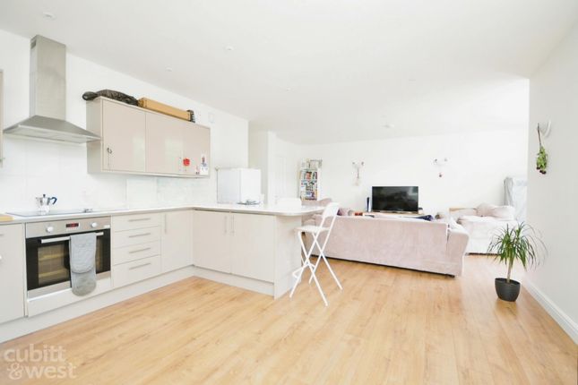 Thumbnail Flat to rent in Wood Street, East Grinstead