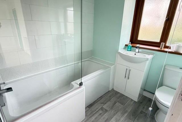 27, Ross Avenue, Carmarthen photo 4
