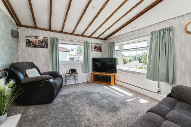 15, Glen Close, Exeter photo 3